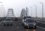 Поток транспорта за 12 часов работы Крымского моста побил рекорд Керченской переправы